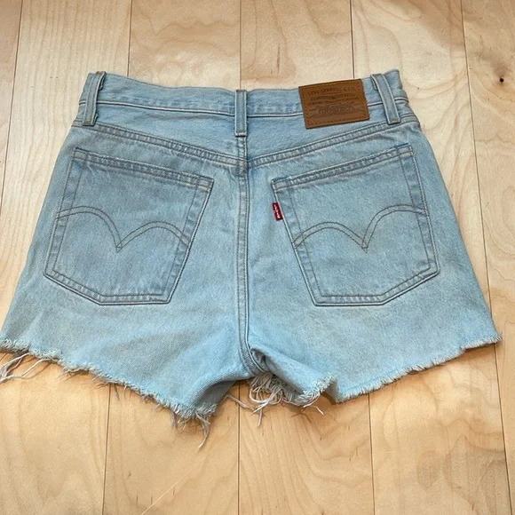 Levi’s Wedgie Button Fly Cutoff Denim Shorts Size 26 - Picture 9 of 10